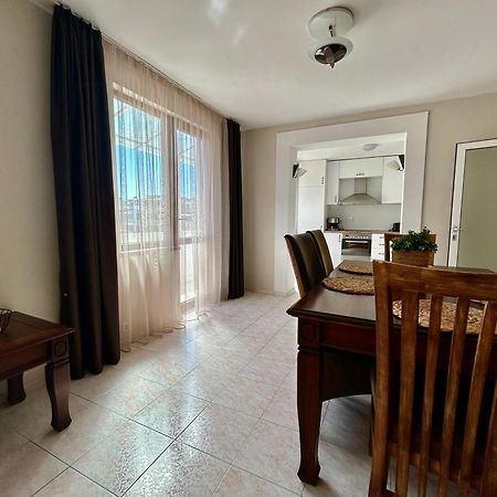Fenix 2 Bedroom Apartment Varna Center Extérieur photo